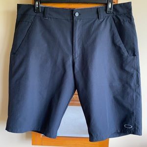 🔘 Men’s Oakley Shorts.